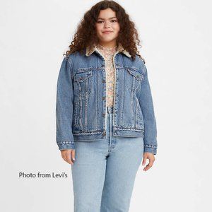LEVI’S Ex-boyfriend Sherpa Trucker Jean / Denim Jacket